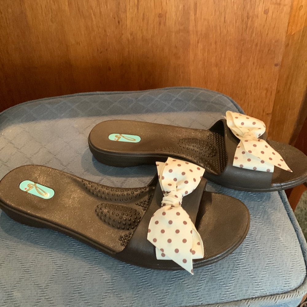 OKA b NWOT brown polka dot slides.
